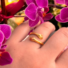 Gold-Sarılan Eller Ayarlanabilir Yüzük