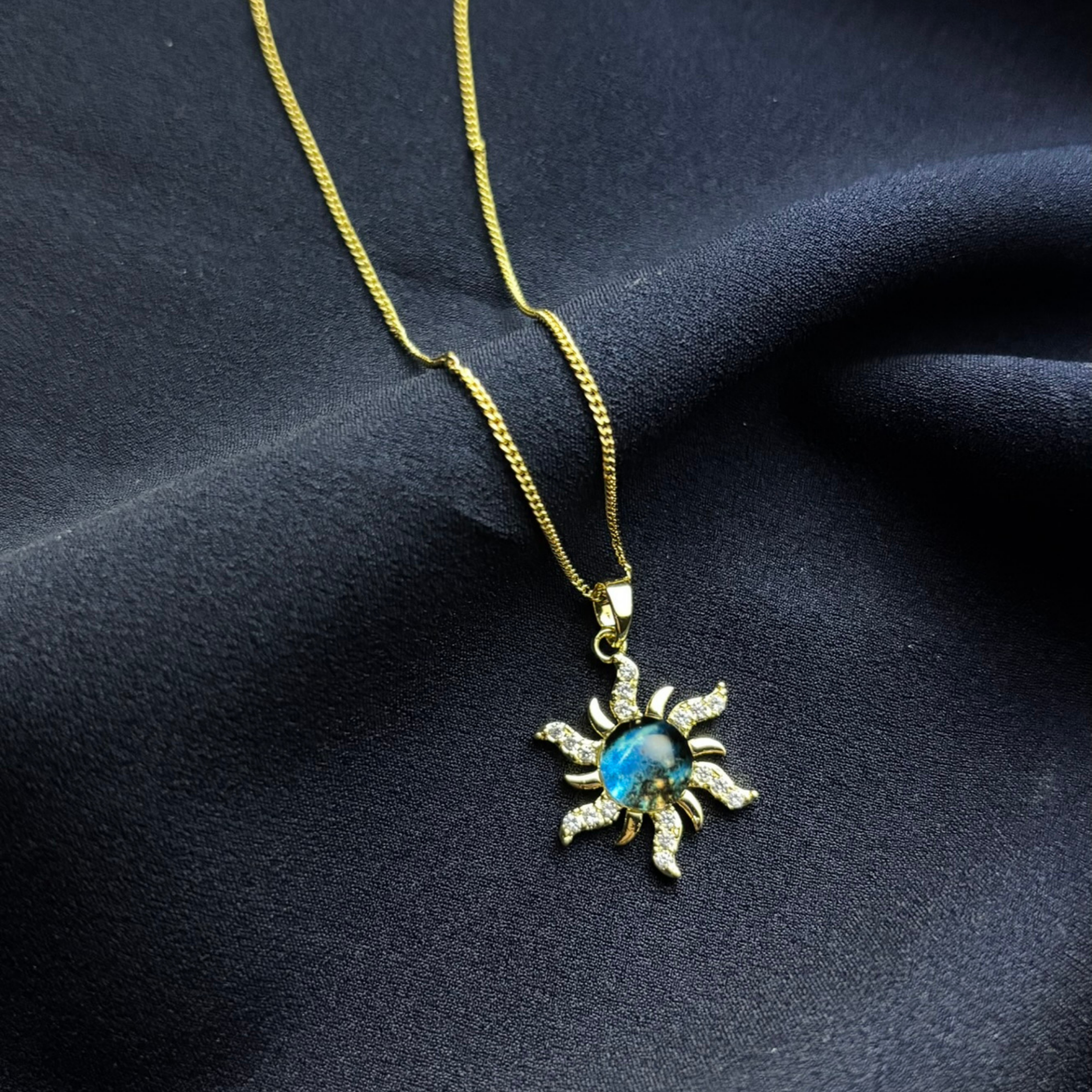Gold-Taşlı Güneş Kolye