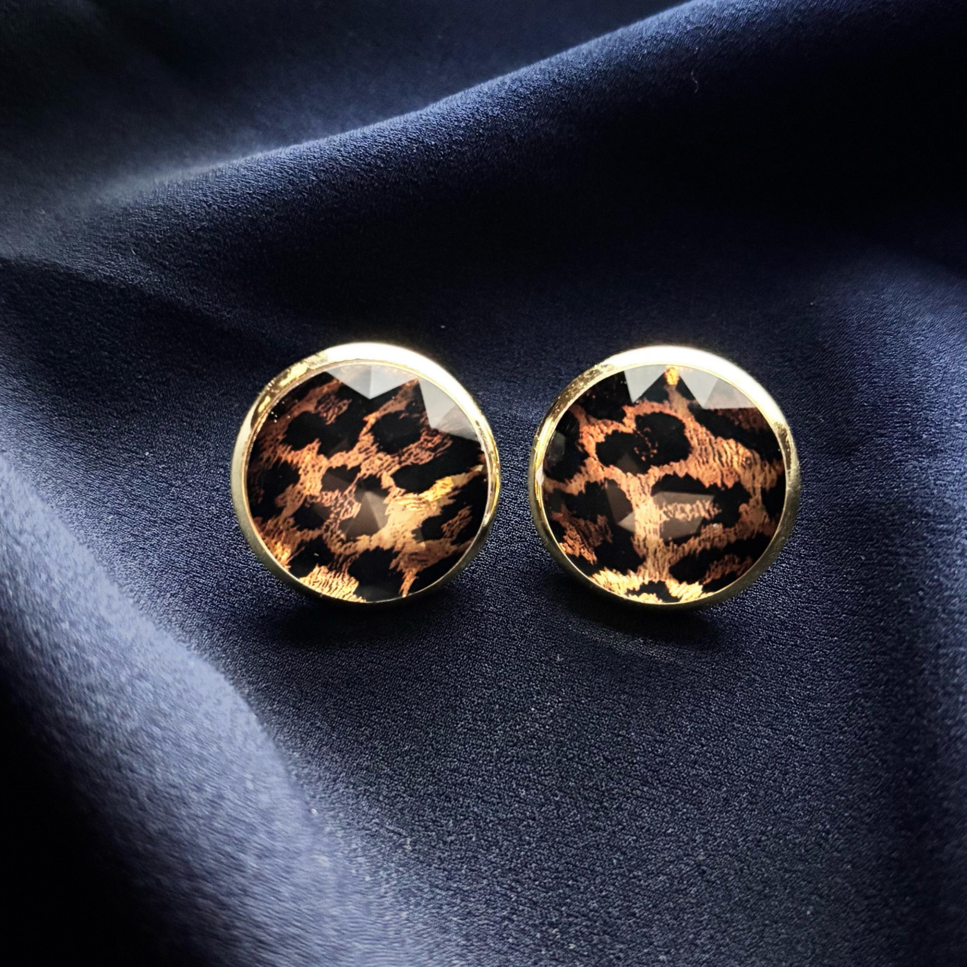 Gold-Oval Çerçeveli Leopar Küpe