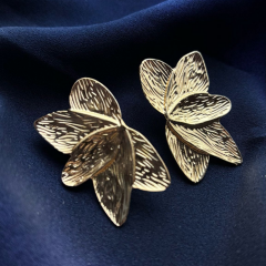 Gold-Lotus Yaprak Desenli Küpe