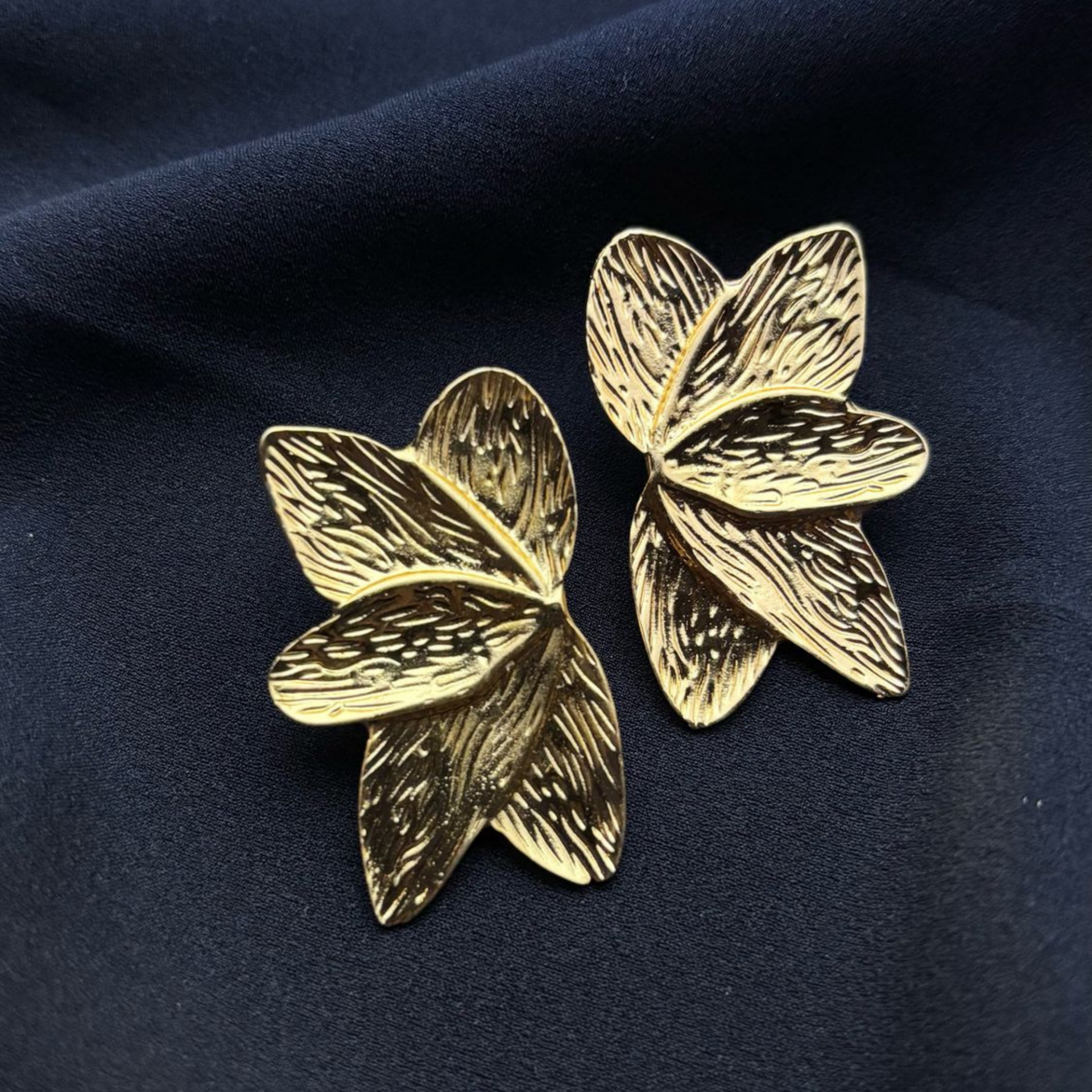 Gold Lotus Yaprak Küpe
