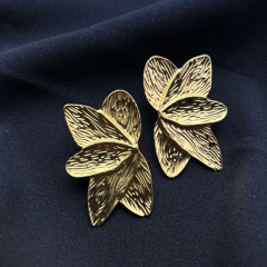 Gold-Lotus Yaprak Desenli Küpe