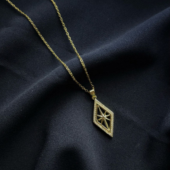 Gold-Taşlı Üçgen Pusula Kolye