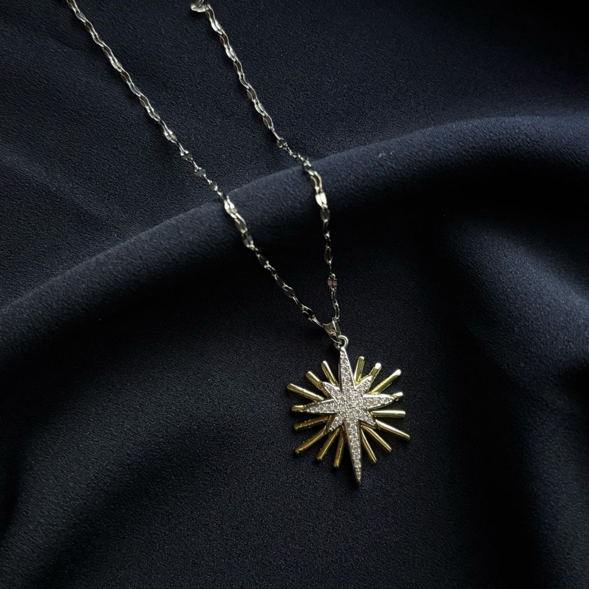 Gold-Taşlı Kuzey Yıldızı Kolye