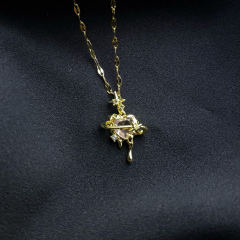 Gold-Taşlı Yıldızda Pembe Kalp Kolye