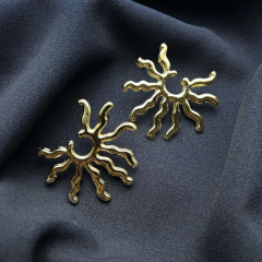 Gold-Güneş Figürlü Küpe