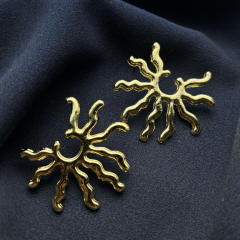 Gold-Güneş Figürlü Küpe