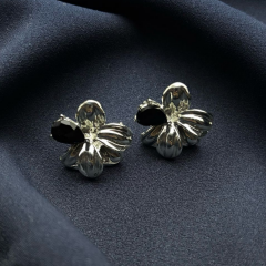 Gümüş-Siyah Taş Çiçek Küpe