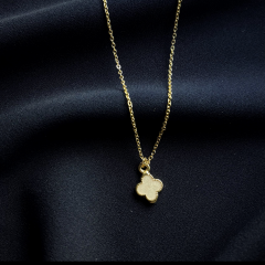 Gold-Minimal Beyaz Cleff Yonca Kolye