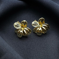 Gold-Beyaz Taş Çiçek Küpe