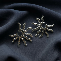 Gümüş-Güneş Figürlü Küpe