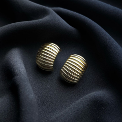 Gold Çizgili Küpe