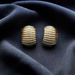 Gold Çizgili Küpe
