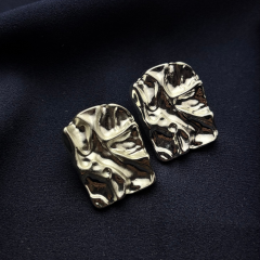 Gümüş-Kare Molten Doku Detaylı Küpe