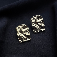 Gümüş-Kare Molten Doku Detaylı Küpe