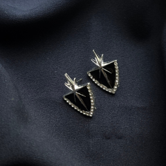 Gümüş-Taş Detay Siyah Kutup Yıldızı Küpe