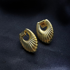 Gold Renk Tasarım Küpe