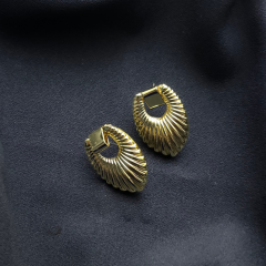 Gold Renk Tasarım Küpe