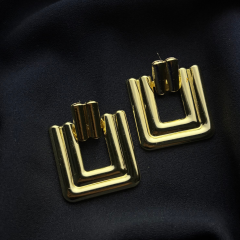 Gold-Sallantılı Kare Küpe