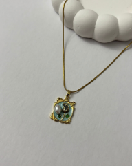 Gold - Mavi Mineli Çiçek İşlemeli İnci Detaylı Kolye