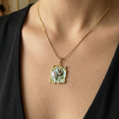 Gold - Mavi Mineli Çiçek İşlemeli İnci Detaylı Kolye