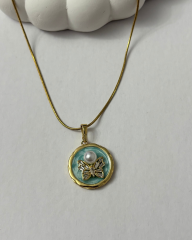 Mineli İnci Detaylı Kelebek Desenli Kolye