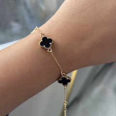 Siyah Yonca Detaylı Gold Renk Kadın Çelik Bileklik